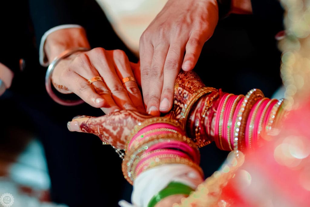 candid wedding photography
